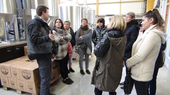 Les agricultrices visitent une microbrasserie
